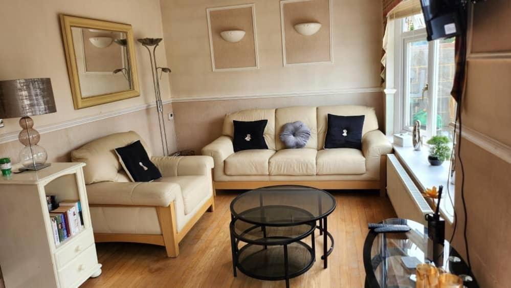 Cosy 4 Bed Home Edmonton Eksteriør bilde